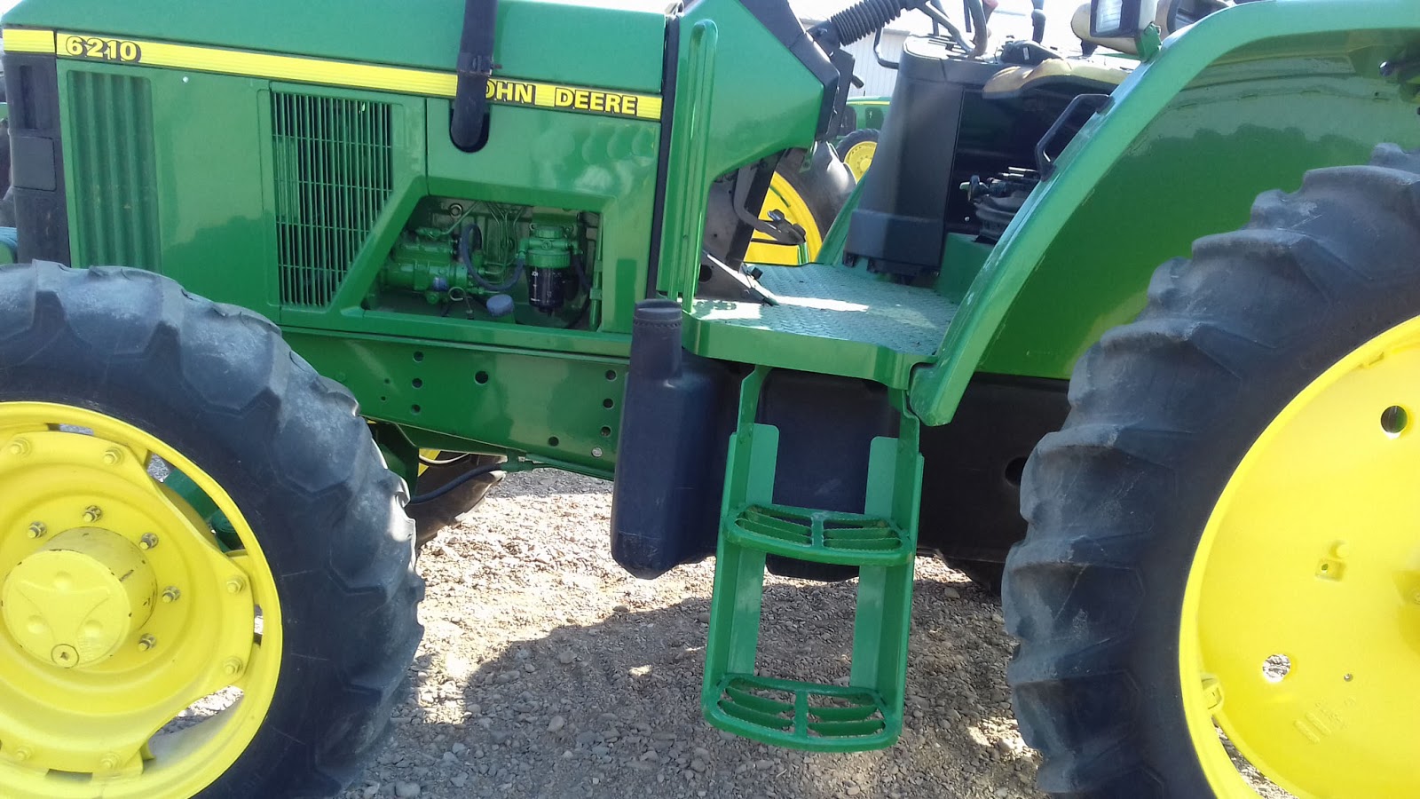 MAQUINARIA AGRICOLA INDUSTRIAL Tractor John Deere 6210 90hp 1999