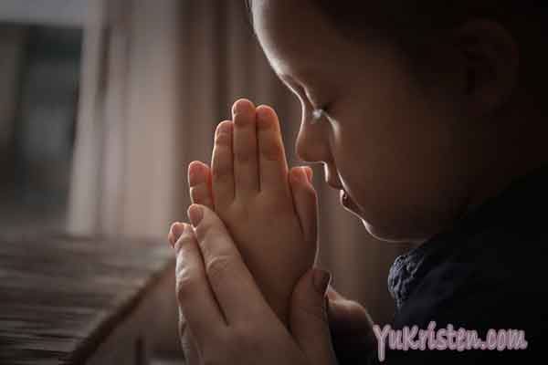 2 Contoh Doa Pengakuan Dosa Kristen Mohon Ampun Tulus Yukristen