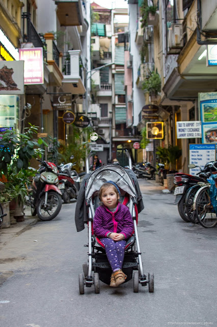 Klara w Hanoi Spacer po Hanoi