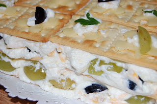 Tarta salada de uvas y cuatro quesos