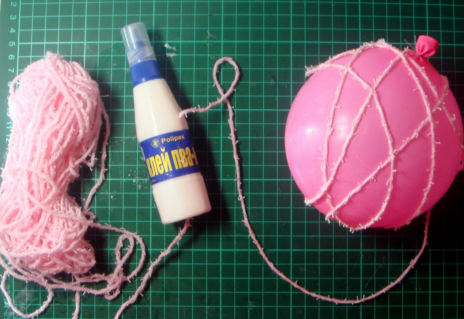 поделки с шариками и нитками. поделки из ниток и клея пва. шарики из ниток и клея пва. шар с нитками и клеем. какой клей нужен для шара из ниток.