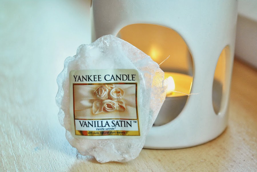 Play hard stay cute! Recenzja Yankee Candle Vanilla Satin