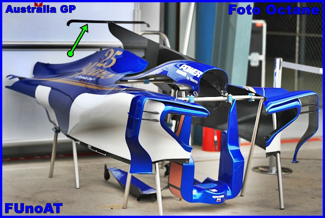 Immagine 1 - Il cofano motore della Sauber C36 mostrato nel paddock di Melbourne