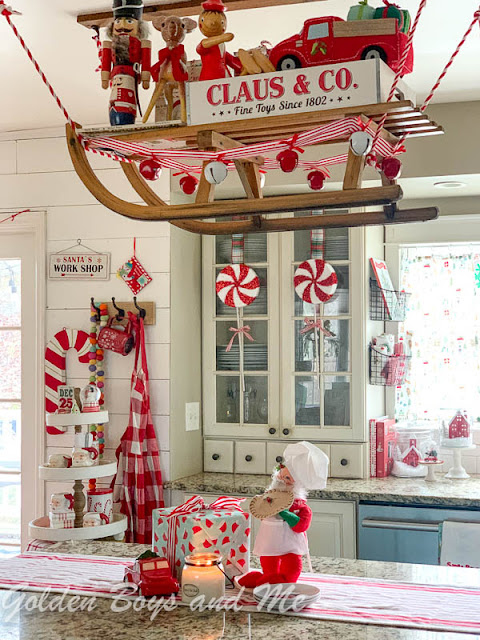 Christmas kitchen with colorful vintage style decor - www.goldenboysandme.com
