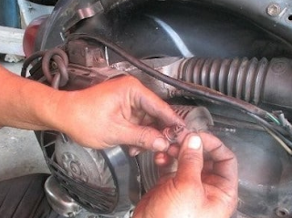 Trik Ampuh Merawat Busi Vespa Trik Ampuh Merawat Busi Vespa