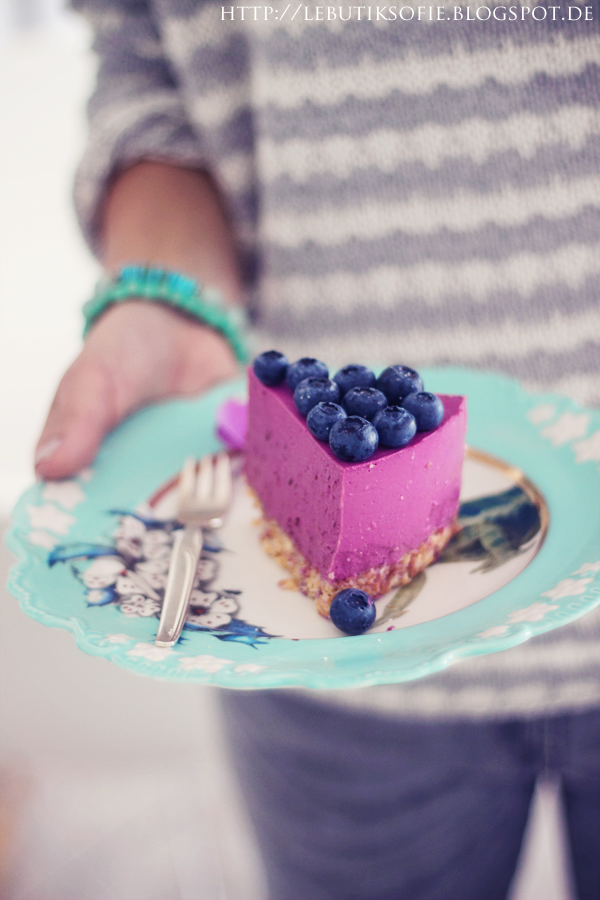 Blaubeer Lavendel Quark Torte in Radiant Orchid | Sofies Haus | Bloglovin’ Blaubeer Lavendel Quark Torte in Radiant Orchid | Sofies Haus | Bloglovin’
