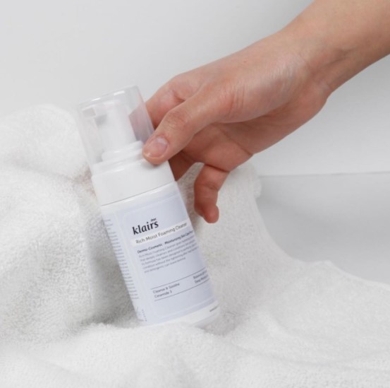 Klairs rich moist foaming cleanser