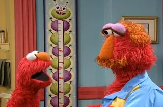 Elmo’s daddy Louie measured his height and tells him that he is a big kid now. Sesame Street Elmo's Potty Time