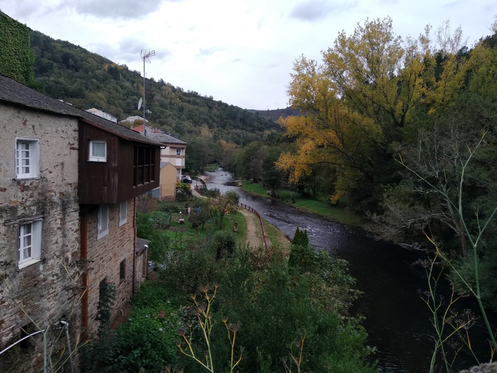 Pics&places NAVIA DE SUARNA