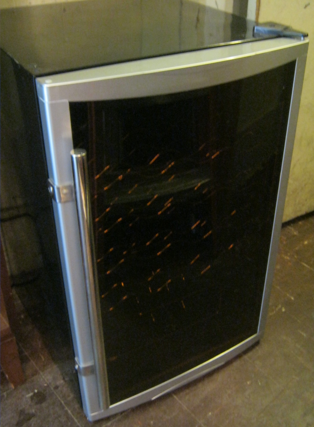 Uhuru Furniture & Collectibles Magic Chef Wine Fridge SOLD