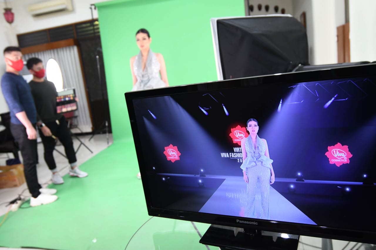 MURI Anugerahi Penghargaan Gelaran Virtual Fashion Show oleh Viva Cosmetics