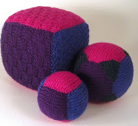 PATRON GRATIS DADO Y PELOTA AMIGURUMI DE PUNTO 808