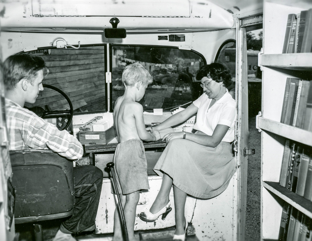 The bookmobiles   Vintage photos of traveling libraries  1910 1960 - 90