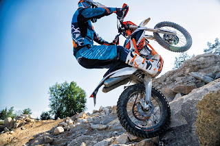 KTM-Freeride-250-F-wheelie KTM-Freeride-250-F-wheelie