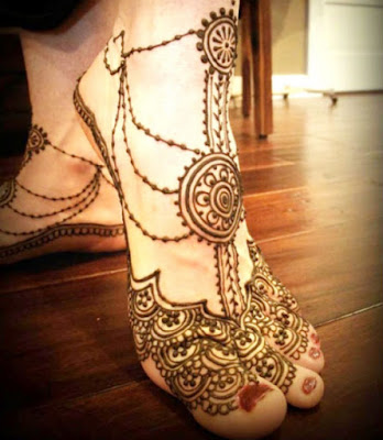 Simple Mehndi Designs For Feet