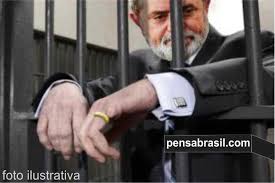 Resultado de imagem para imagem para lula atrás das grades