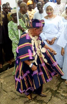the Alaafin of Oyo celebrates 76th birthday with his wives.
