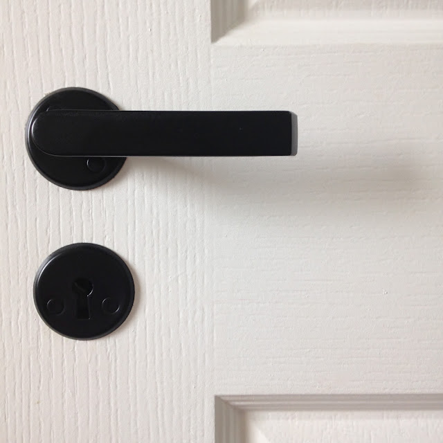 Spray Painting Interior Door handles Maison Jen