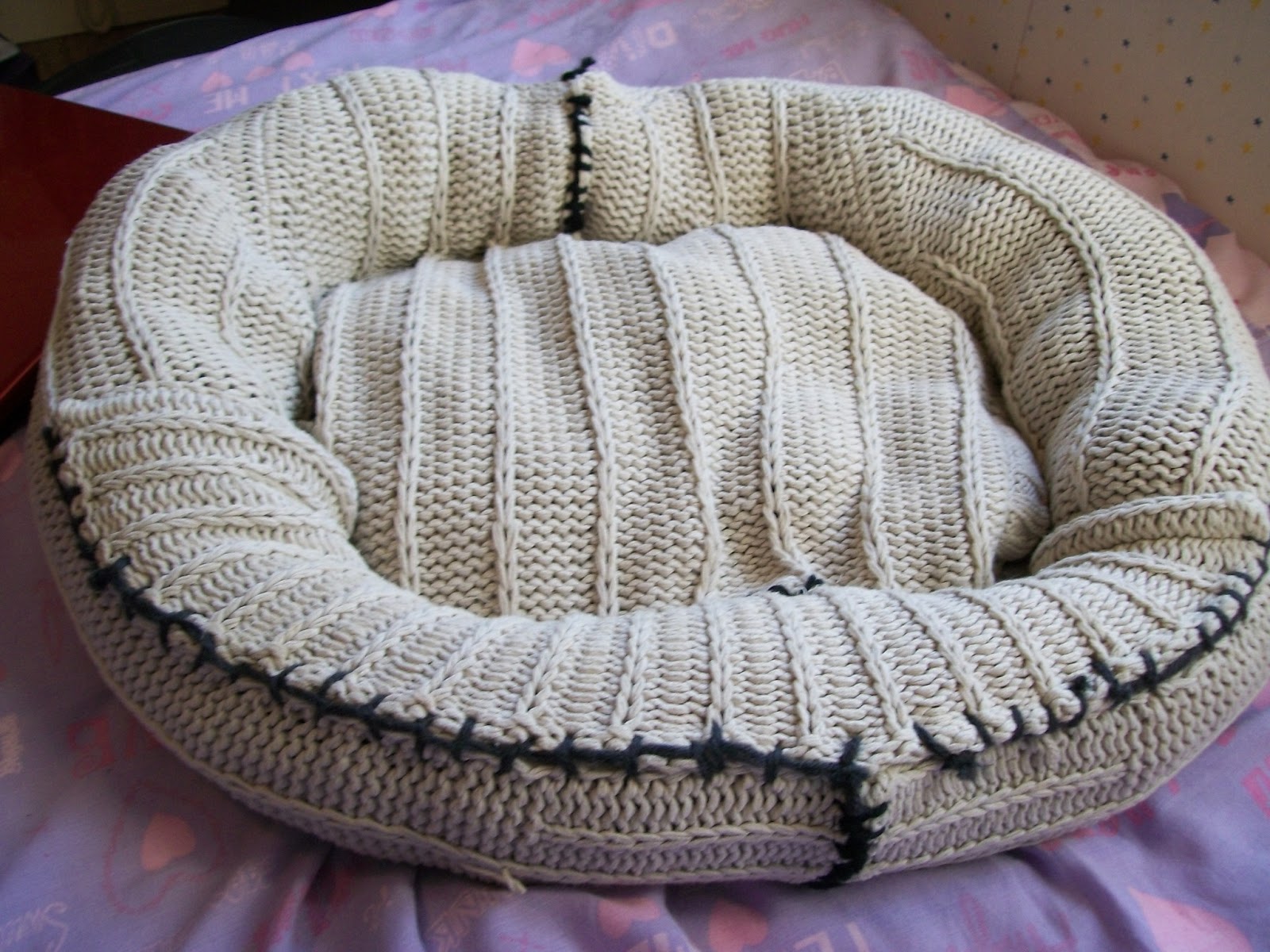 The uninventive inventor Cat Bed Made From a Jumper