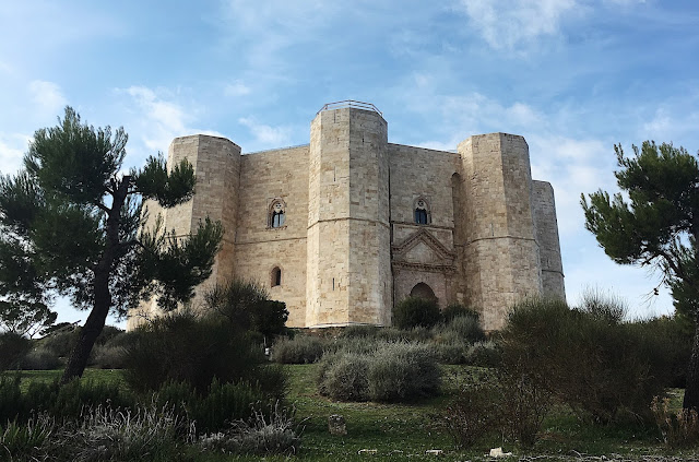 Pietų Italija. Apulija. Pilis Castel del Monte Castel del Monte