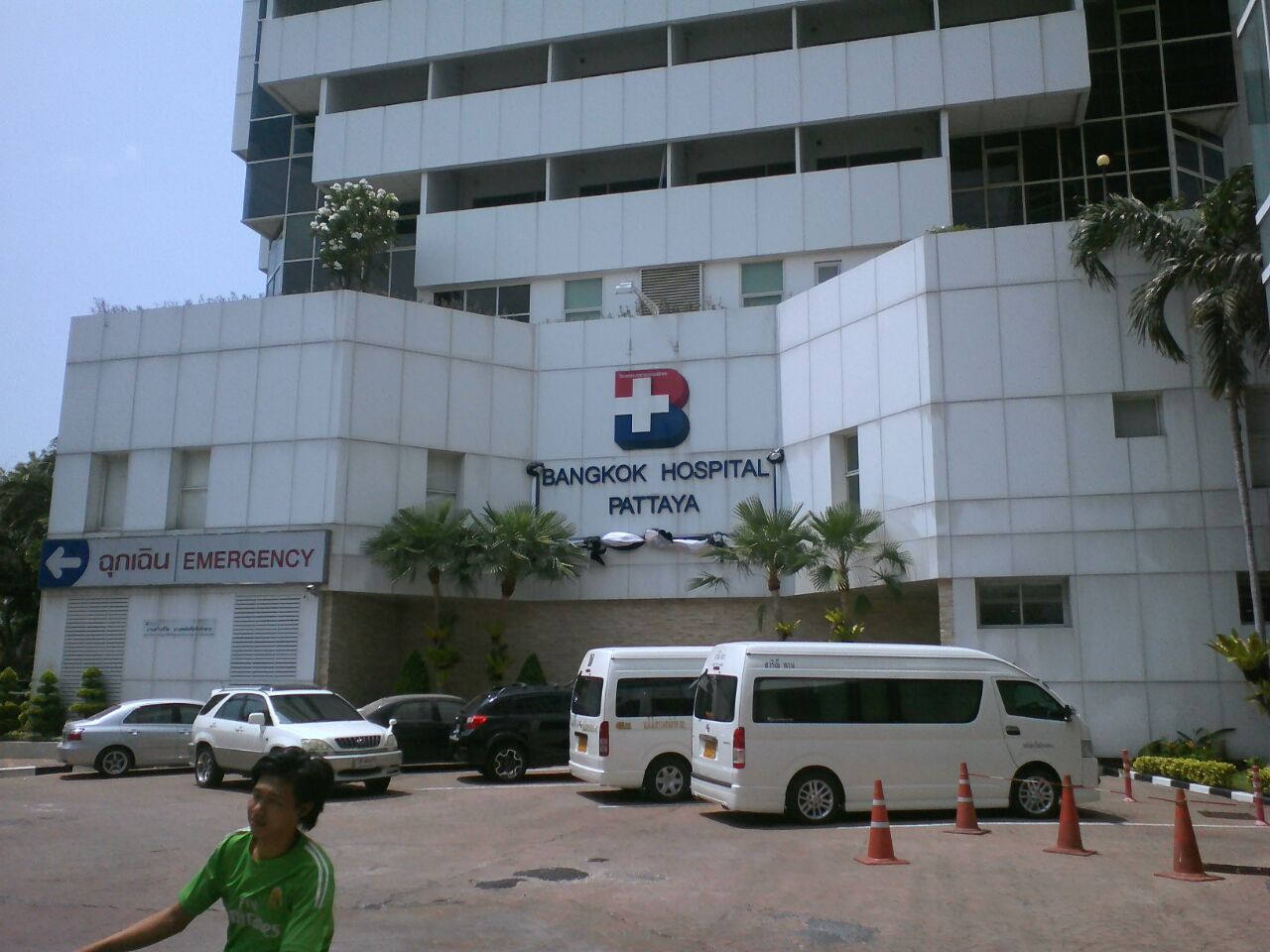 госпиталь в паттайе. госпиталь в паттайе. Bangkok hospital pattaya. госпиталь паттайя тайланд. медицинский центр бангкок госпиталь (bangkok hospital), бангкок, таиланд.