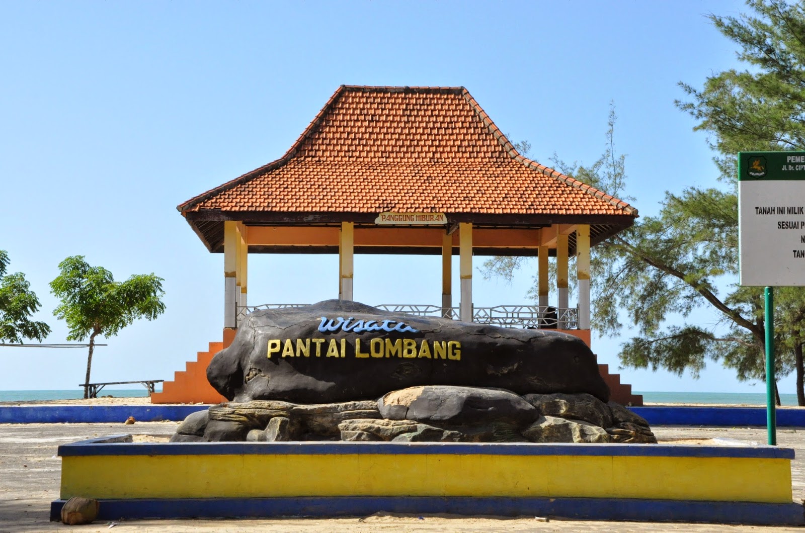 Objek Wisata Pantai Lombang di Kabupaten Sumenep ini jatim