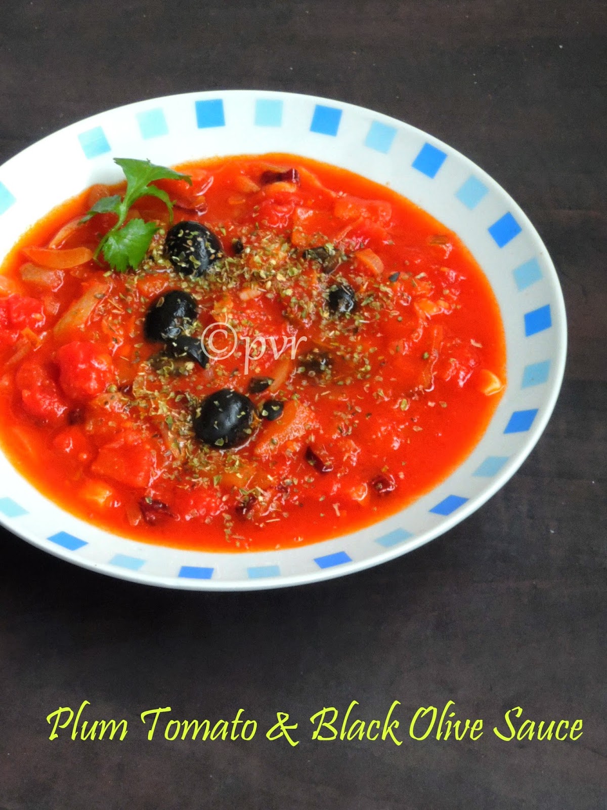 Olive and tomato sauce