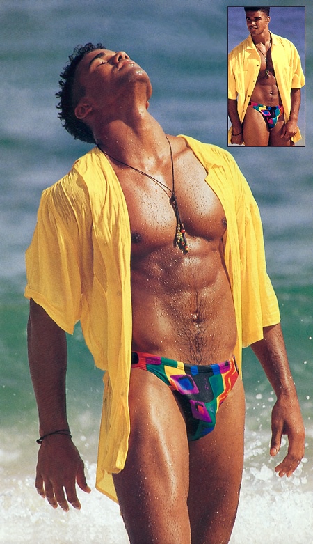 (tv star, movie star) Shemar Moore hits the beach in speedos (nothing compa...