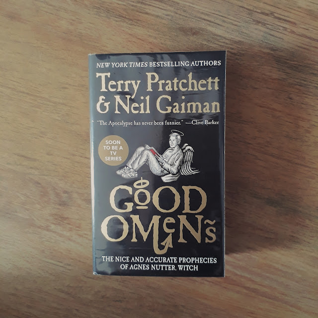 Foto sampul buku Good Omens: The Nice and Accurate Prophecies of Agnes Nutter, Witch