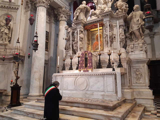Quand le maire de Venise confie sa ville et la Vénétie au Coeur Immaculé de Marie (Photo) Sindaco-Venezia
