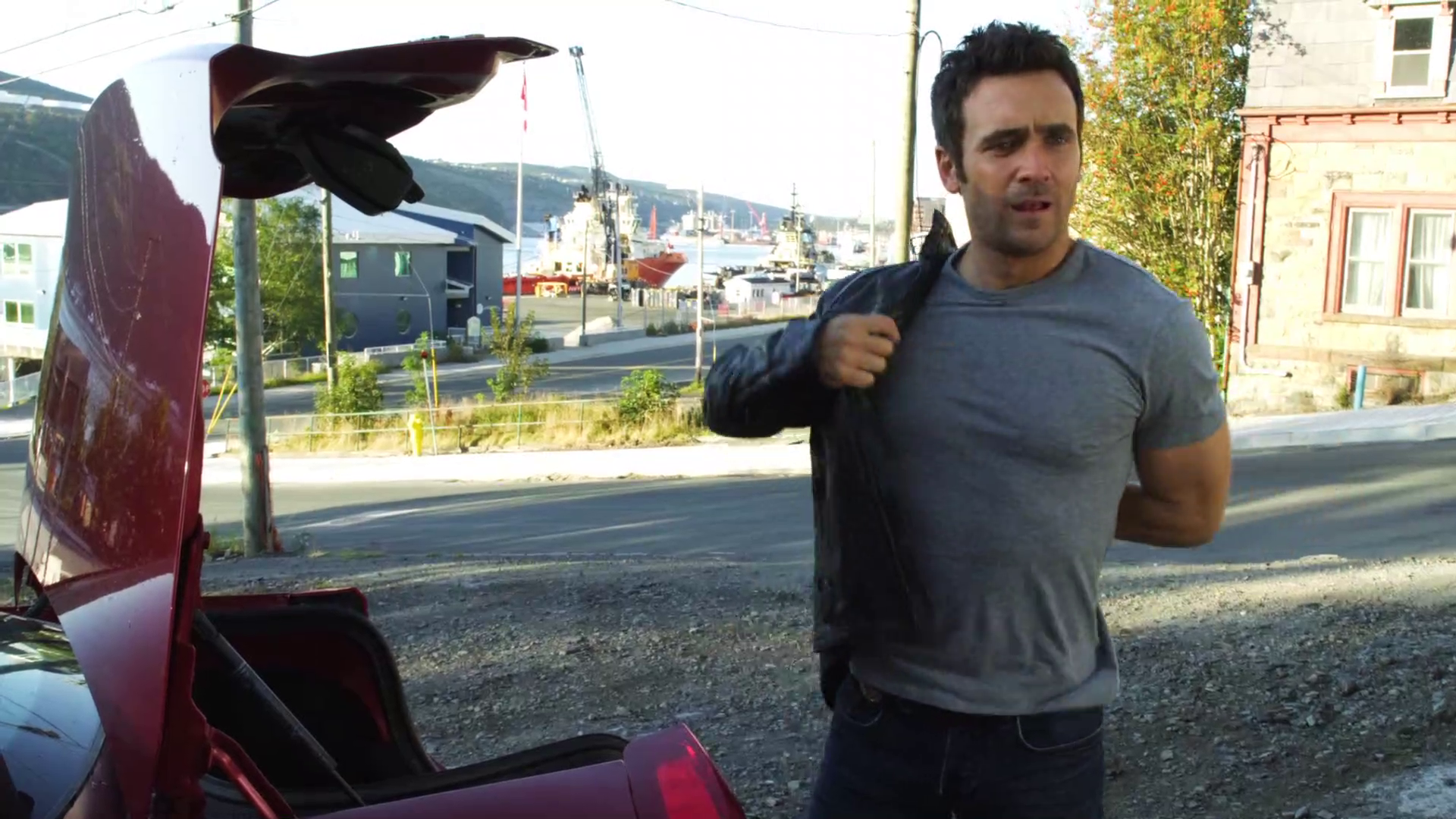 AusCAPS Allan Hawco Shirtless In Republic Of Doyle 3 01 Streets Of St