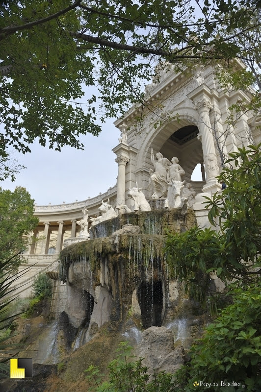 au pied de la fontaine palais longchamp marseille photo Pascal Blachier