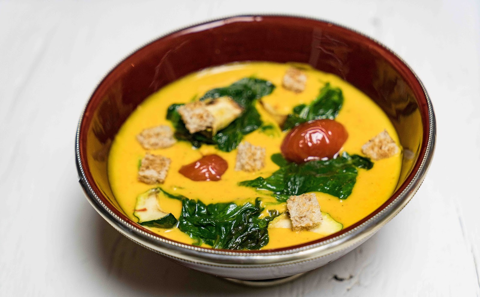 stuttgartcooking: Kürbis-Suppe mit Spinat, Zucchini und Tomaten