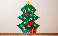 Arboles de Navidad hechos con materiales reciclados