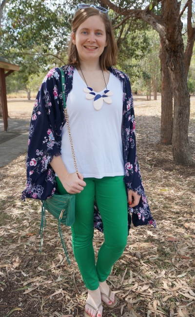 green skinny jeans outfit