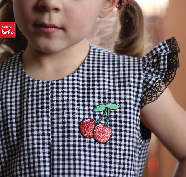 The Eleena Dress und Bubble Pocket Shorts The Eleena Dress von Coffee + Thread und die Bubble Pocket Shorts von E & E Patterns