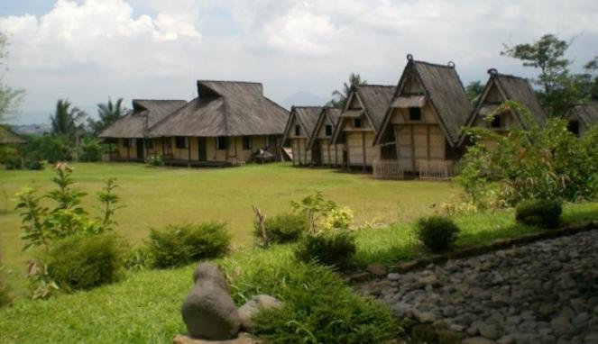 Wisata Kampung Budaya Sindang Barang | Tafsiran Hati