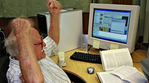 old-man-with-computer.jpg 