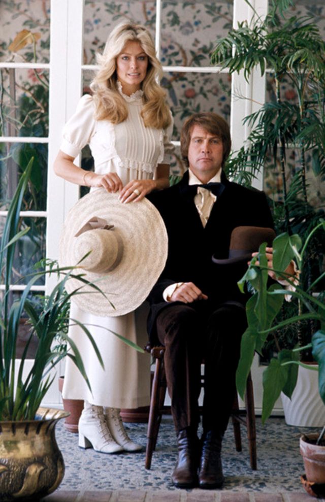 Lovely Photos of Farrah Fawcett and Her Future Husband Lee Majors ...