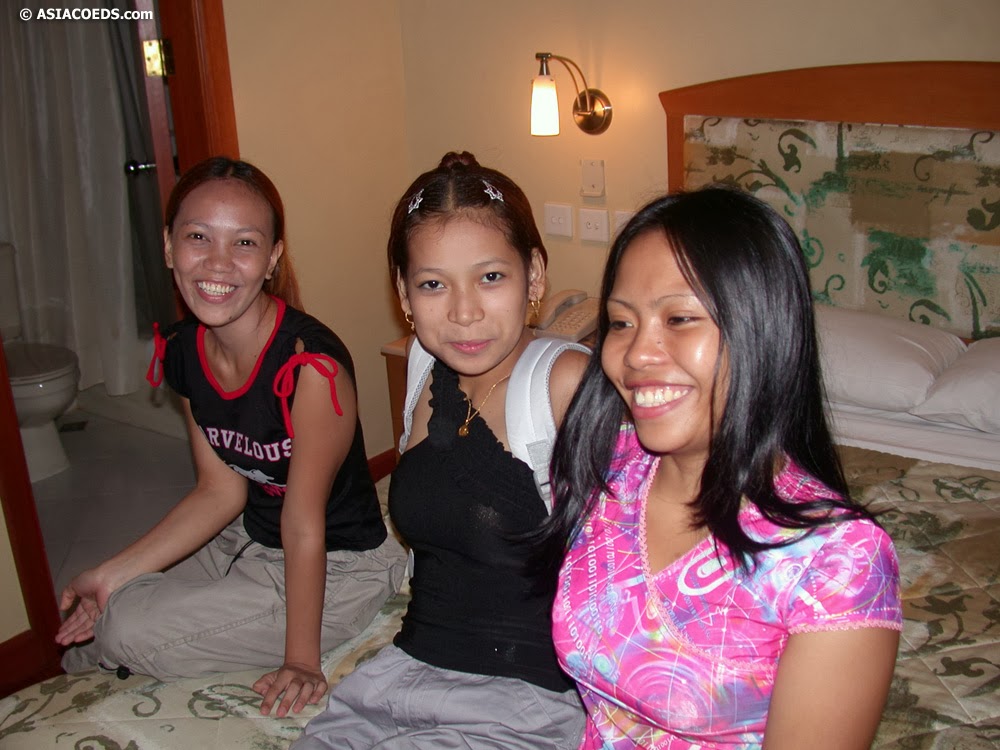 3 Filipina Coeds Have Foursome Beside Lucky Tourist Philippines Blog Pilipinas Blog
