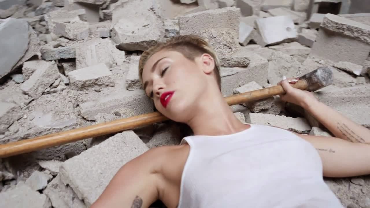 Miley Cyrus Wrecking Ball 1HP