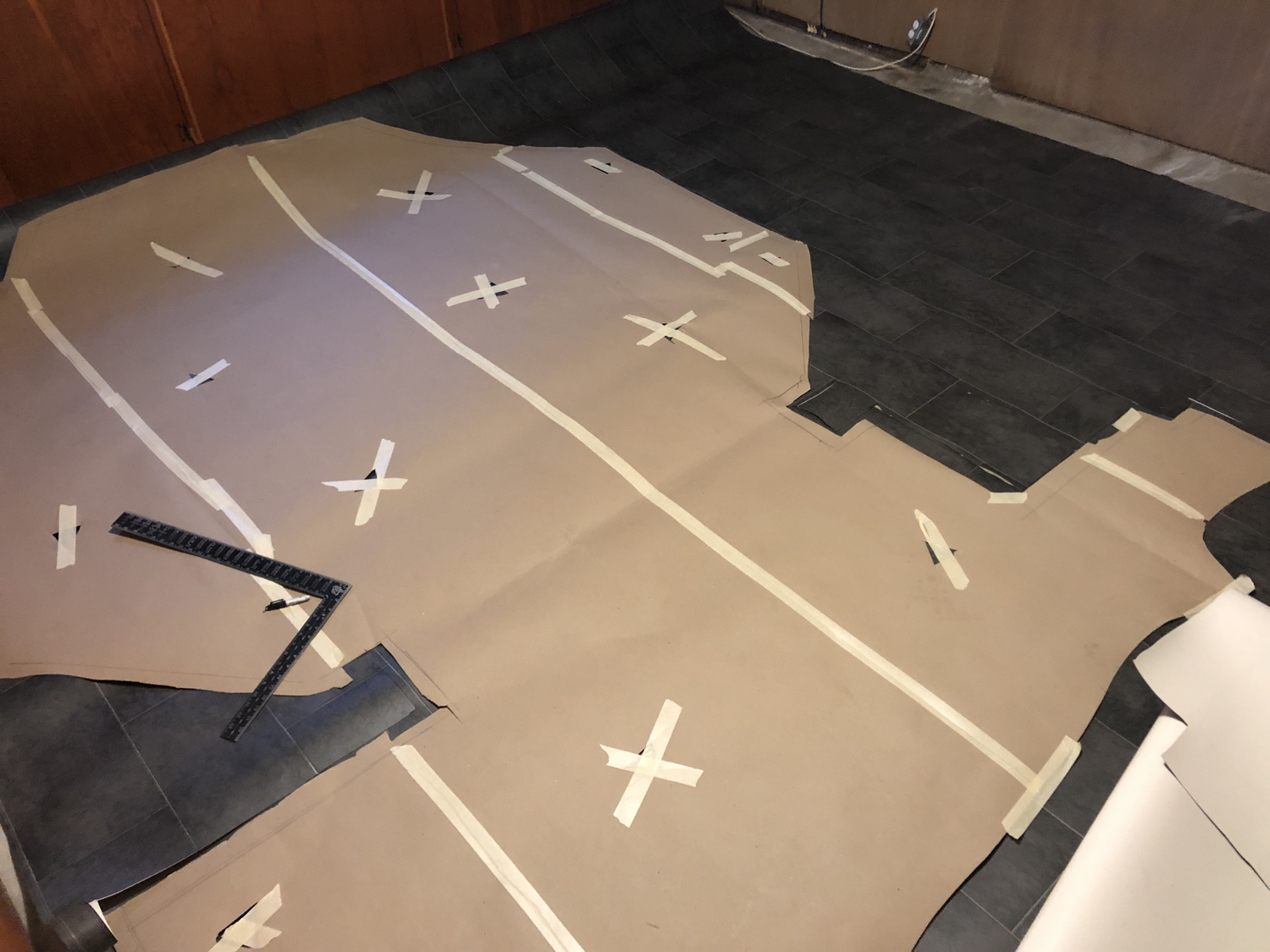 How to lay sheet vinyl flooring in a complex, larger space. Our DIY kitchen  reno slate-look vinyl / Create / Enjoy