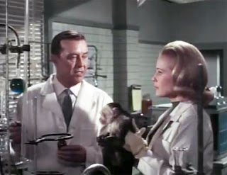 Ray Milland and Diana Van der Vlis in lab scene