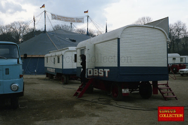 Chapiteau roulotte caisse 