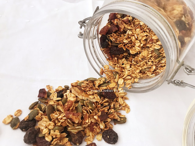 Granola con arándanos y nueces con un toque de canela