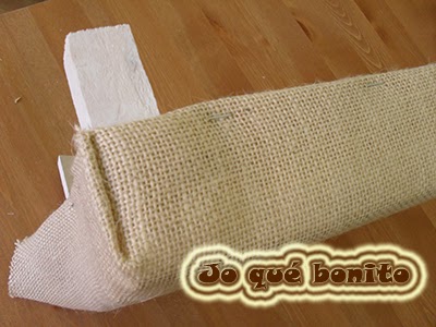 Caja de fresas reciclada con arpillera