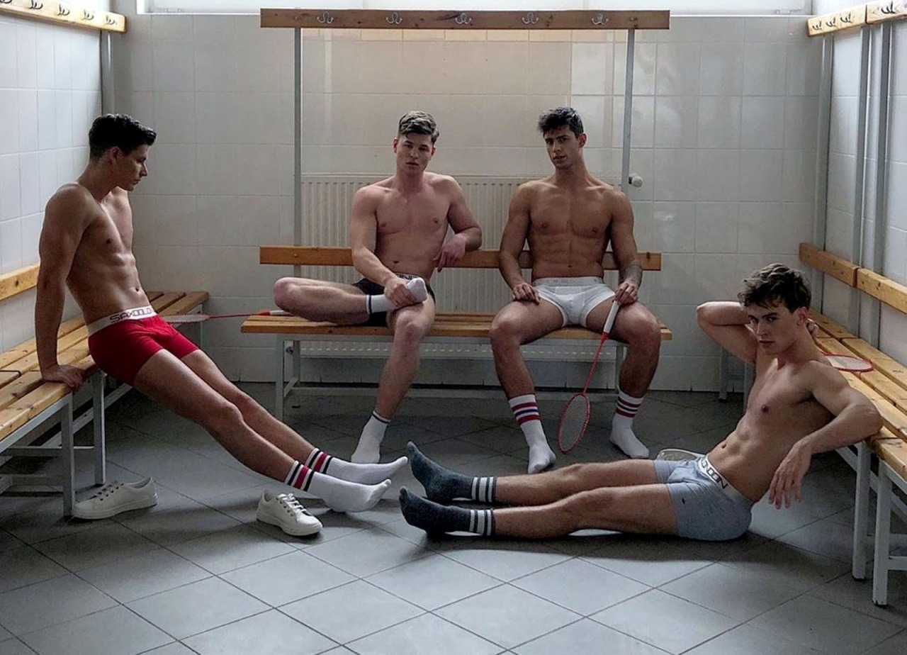 подростки геи в раздевалке фото 28