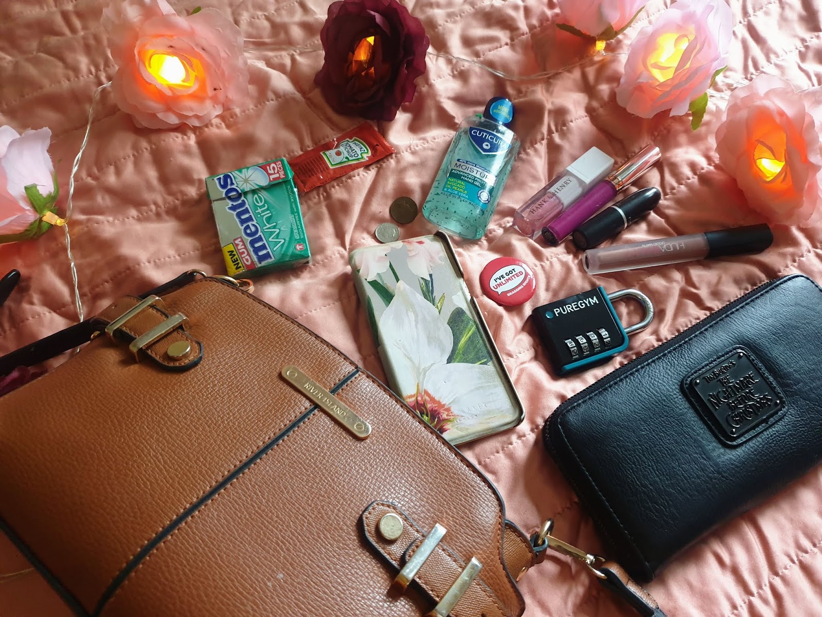 What's in my Handbag | River Island Edition