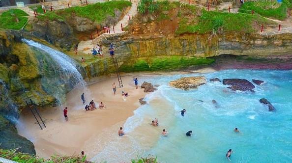 Pantai Banyu Tibo