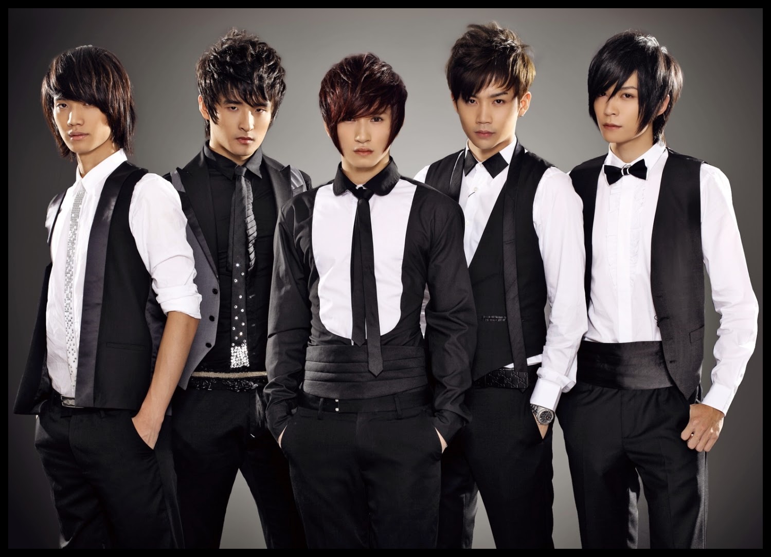 Новая молодая группа. Uniq китайская группа. Группа мальчиковая Китай. Японские мужские группы. Японская мальчиковая группа.